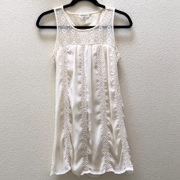 Socialite Dresses & Skirts - NWOT Socialite Lace Crochet Chiffon Shift Dress XS